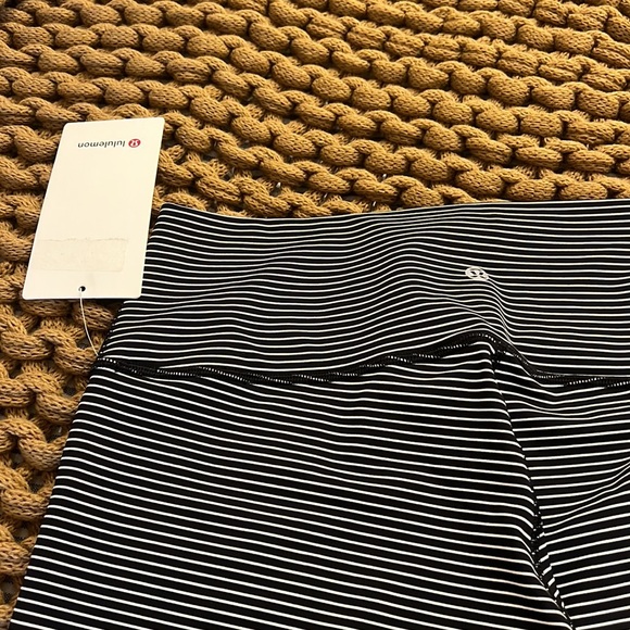NWT Lululemon workout pants - Picture 4 of 5